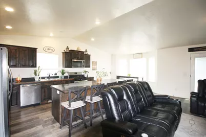 2338 E 4300 S, Naples, UT 84078 - Photo 6