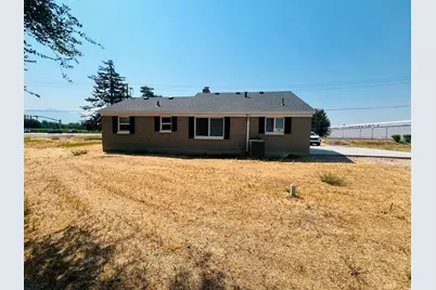 2036 W 1800 N, Farr West, UT 84404 - Photo 8