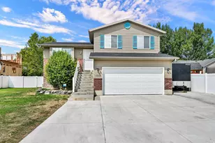 1559 N 2475 W, Clinton, UT 84015 - Photo 2