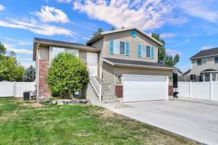 1559 N 2475 W, Clinton, UT 84015 - Photo 1