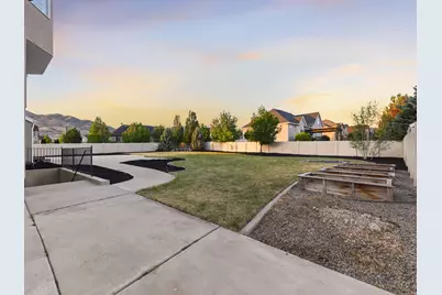 3042 N Crest Dr W, Lehi, UT 84043 - Photo 24