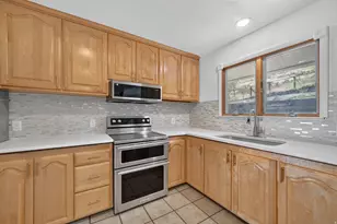 1560 E Hills Dr N, Bountiful, UT 84010 - Photo 16
