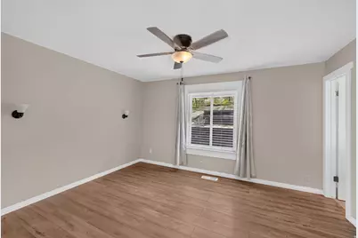 1560 E Hills Dr N, Bountiful, UT 84010 - Photo 16