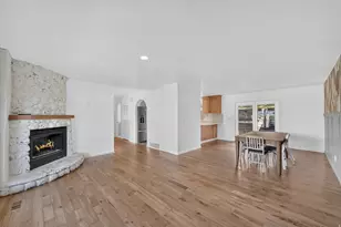 1560 E Hills Dr N, Bountiful, UT 84010 - Photo 12