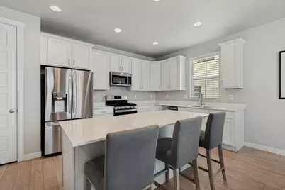 8061 S Oakridge Dr, West Jordan, UT 84081 - Photo 12