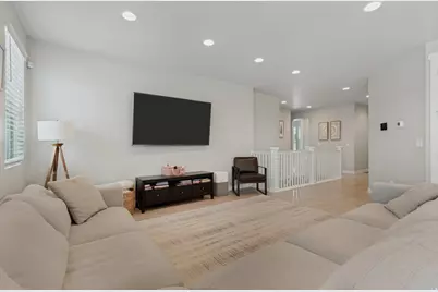 8061 S Oakridge Dr, West Jordan, UT 84081 - Photo 10