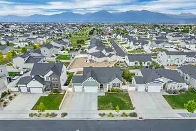 8061 S Oakridge Dr, West Jordan, UT 84081 - Photo 4
