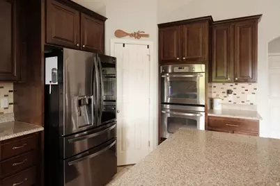 1806 S 3525 W Cir W, Syracuse, UT 84075 - Photo 26