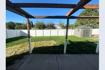 898 W 1025 N, Clinton, UT 84015 - Photo 10