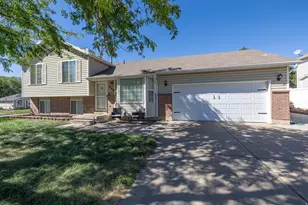 898 W 1025 N, Clinton, UT 84015 - Photo 4