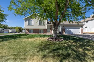 898 W 1025 N, Clinton, UT 84015 - Photo 2