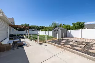898 W 1025 N, Clinton, UT 84015 - Photo 8