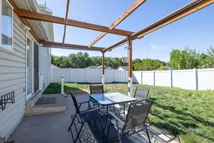 898 W 1025 N, Clinton, UT 84015 - Photo 12