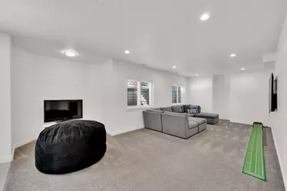686 Wellington Dr, Kaysville, UT 84037 - Photo 40