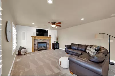 686 Wellington Dr, Kaysville, UT 84037 - Photo 22