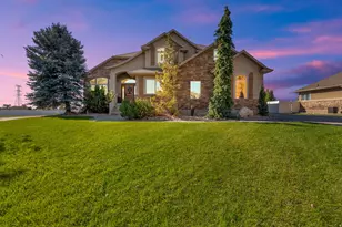 686 Wellington Dr, Kaysville, UT 84037 - Photo 1