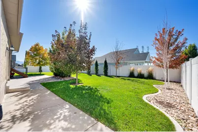 686 Wellington Dr, Kaysville, UT 84037 - Photo 6