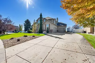 686 Wellington Dr, Kaysville, UT 84037 - Photo 4
