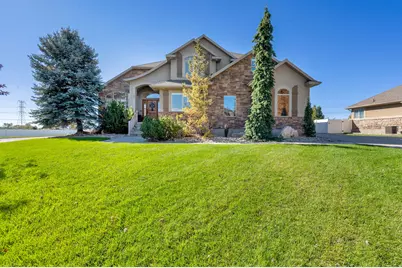 686 Wellington Dr, Kaysville, UT 84037 - Photo 2