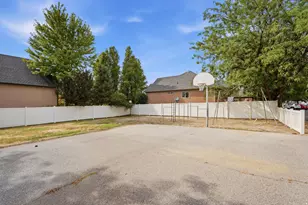130 W Pheasantbrook Dr, Centerville, UT 84014 - Photo 28