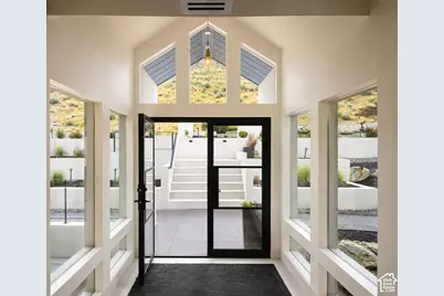 2558 S Scenic Dr E, Salt Lake City, UT 84109 - Photo 4