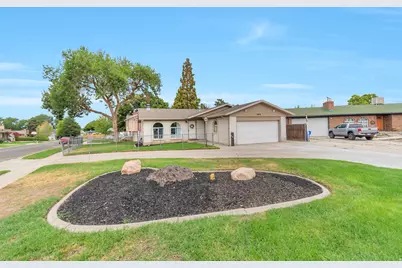 6816 S Normandy Cir, Midvale, UT 84047 - Photo 2