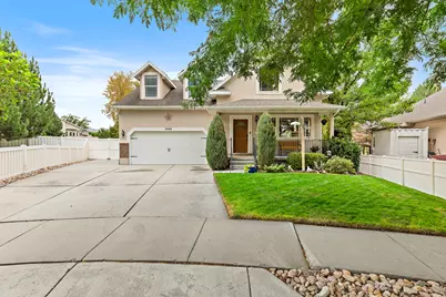 5446 W Moss Rose Ct S, Herriman, UT 84096 - Photo 2