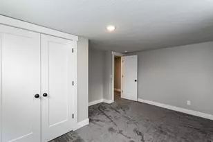 661 E Wyandotte Ave, Sandy, UT 84070 - Photo 14