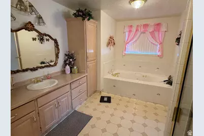 512 S 2500 W, Vernal, UT 84078 - Photo 18