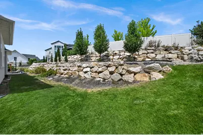 1686 N Emerald Dr, Layton, UT 84040 - Photo 32