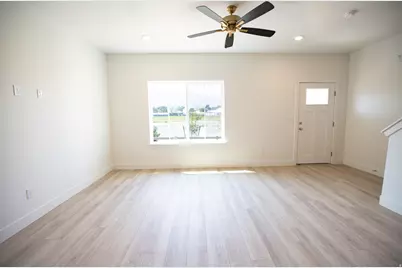528 E 640 N #102, Salem, UT 84653 - Photo 4
