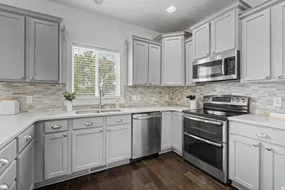 581 W Crenshaw Ct N, Saratoga Springs, UT 84045 - Photo 8