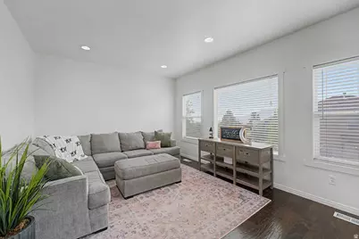 581 W Crenshaw Ct N, Saratoga Springs, UT 84045 - Photo 2