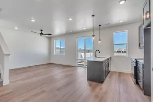 642 E Gdn Grv Dr, Eagle Mountain, UT 84005 - Photo 2