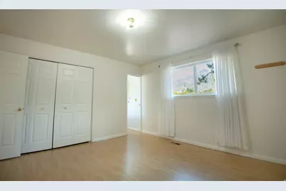 9775 S Granite View Dr, Sandy, UT 84092 - Photo 8