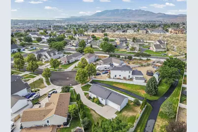 438 W Plum Pl, Saratoga Springs, UT 84045 - Photo 34