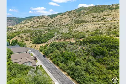 918 Mahogany Dr, Fruit Heights, UT 84037 - Photo 4