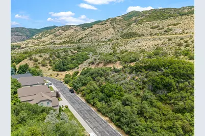 918 Mahogany Dr, Fruit Heights, UT 84037 - Photo 4