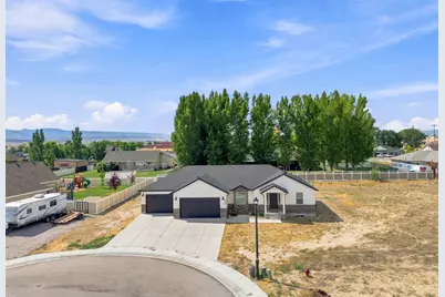 212 E Rock Creek Cir, Gunnison, UT 84634 - Photo 2