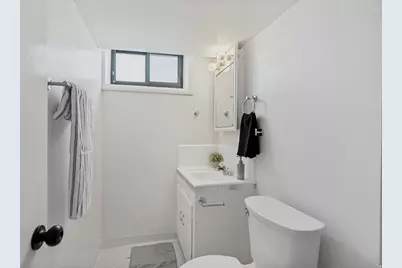2067 E Sahara Dr, Holladay, UT 84124 - Photo 22