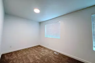625 S Plum Creek Ln, Ogden, UT 84404 - Photo 4
