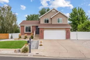 592 Jim Bridger Dr, Centerville, UT 84014 - Photo 1