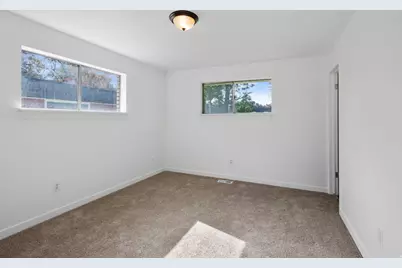 37 W La Salle Dr, Midvale, UT 84047 - Photo 10