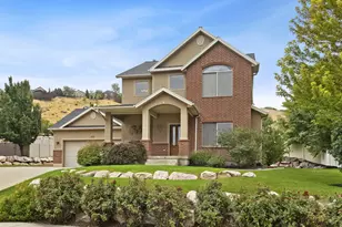 573 Canyon View Cir, North Salt Lake, UT 84054 - Photo 2