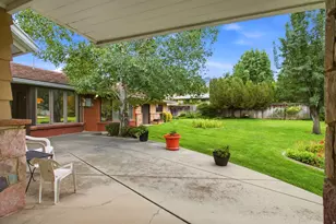 2120 E Applewood Ave, Holladay, UT 84121 - Photo 8
