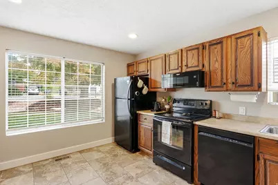 3452 S 2000 E, Salt Lake City, UT 84109 - Photo 10