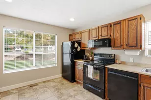 3452 S 2000 E, Salt Lake City, UT 84109 - Photo 10