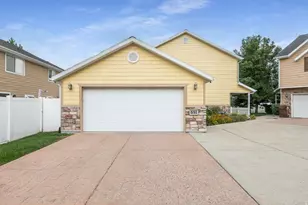 551 E Purple Lilac Ln S, Sandy, UT 84070 - Photo 32