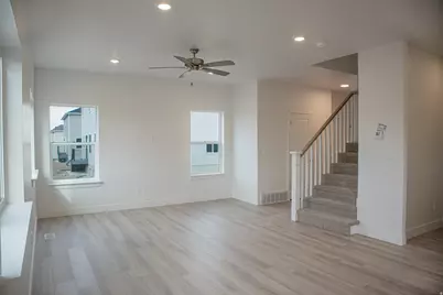 563 N 410 E #23 E, Salem, UT 84653 - Photo 2