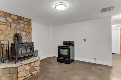 190 E 300 S, Fillmore, UT 84631 - Photo 34